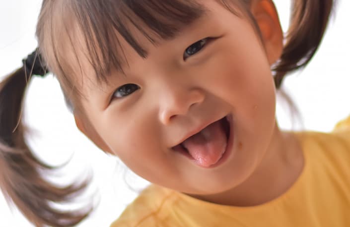 口周りの筋肉がうまく使えず、笑顔がぎこちない